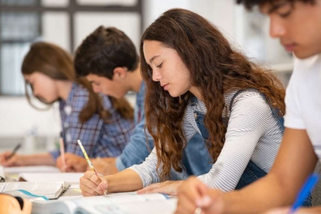 FMOZ: Poziv za dodjelu podrške najboljim studentima u Federaciji BiH