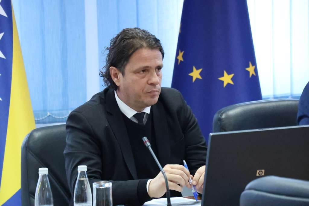 Nakon intervencije dopremijera Kraljevića u FBiH se ukida naplata pristojbe na isticanje naziva tvrtke