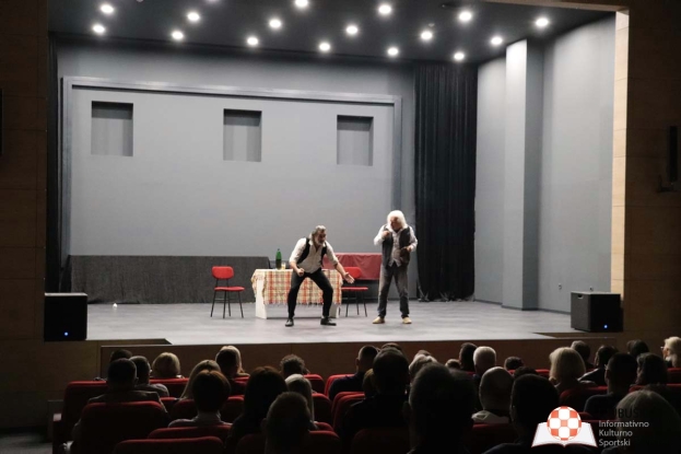 Komedija “Rodijaci” napunila dvoranu Kulturnog centra u Ljubuškom [foto]