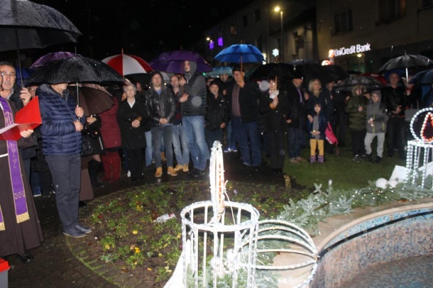 Paljenje četvrte adventske svijeće u Ljubuškom [foto]