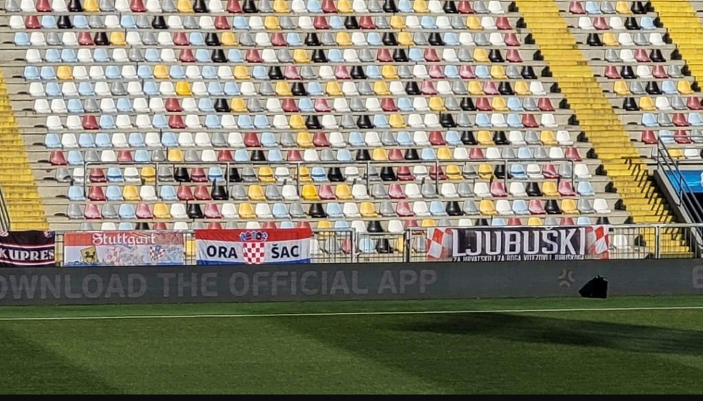 I kad se igra bez gledatelja, zastava iz Ljubuškog na utakmicama Hrvatske