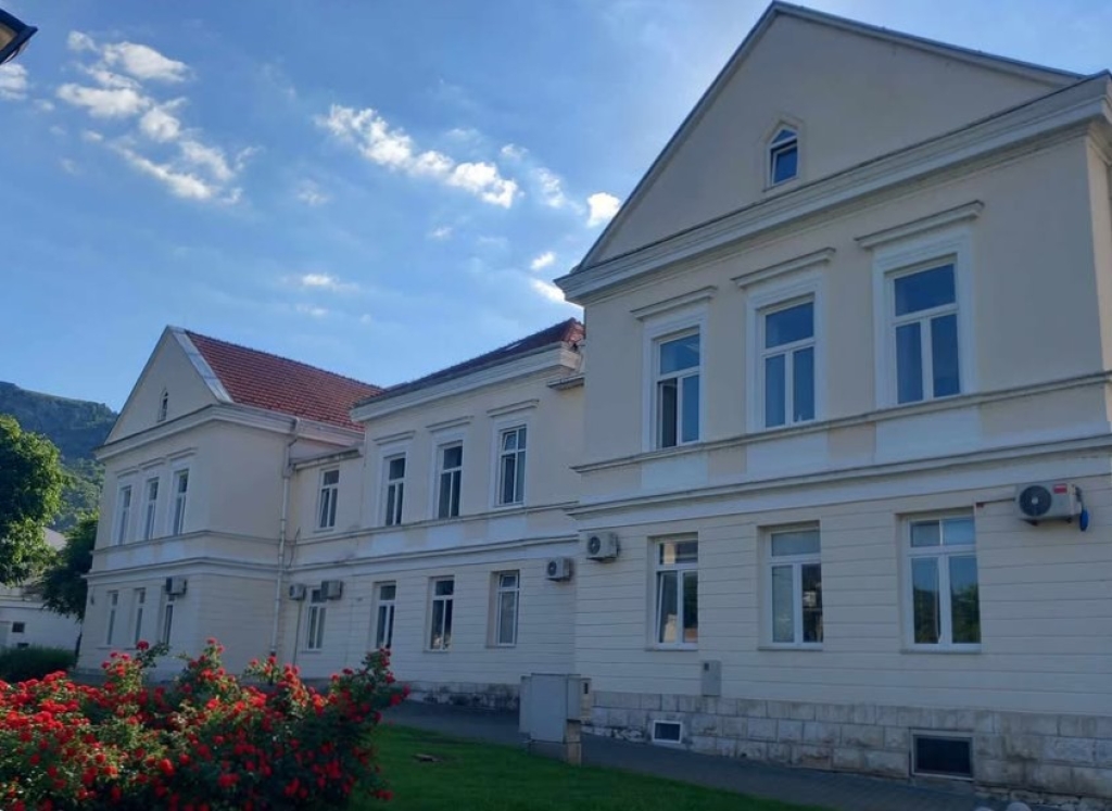 J A V N I P O Z I V za dodjelu jednokratnih financijskih potpora polaznicima prvih razreda srednjih škola s područja Grada Ljubuškog za školsku godinu 2026./2027. godinu