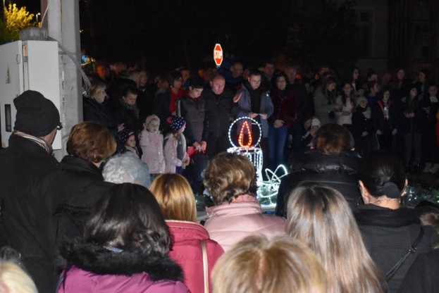 Zapaljena treća adventska svijeća u Ljubuškom [foto]