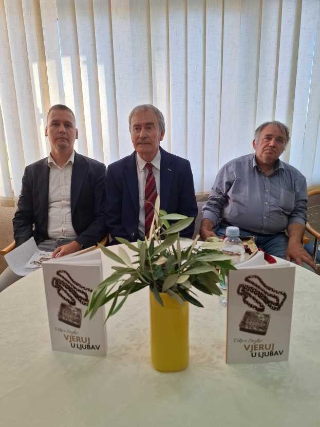 U Knjižnici Ljubuški predstavljena zbirka poezije „Vjeruj u ljubav“ autora Viktora Stojkića