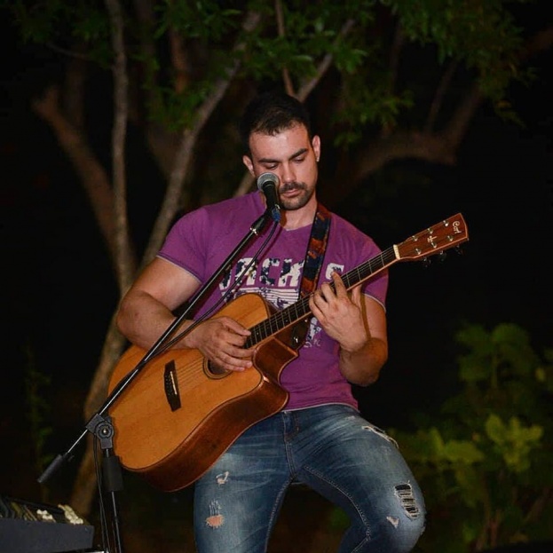 U petak, 02. kolovoza u restoranu Etno Kuća - Šurmanci uživajte uz zvuke gitare i nastup Ani Miljka