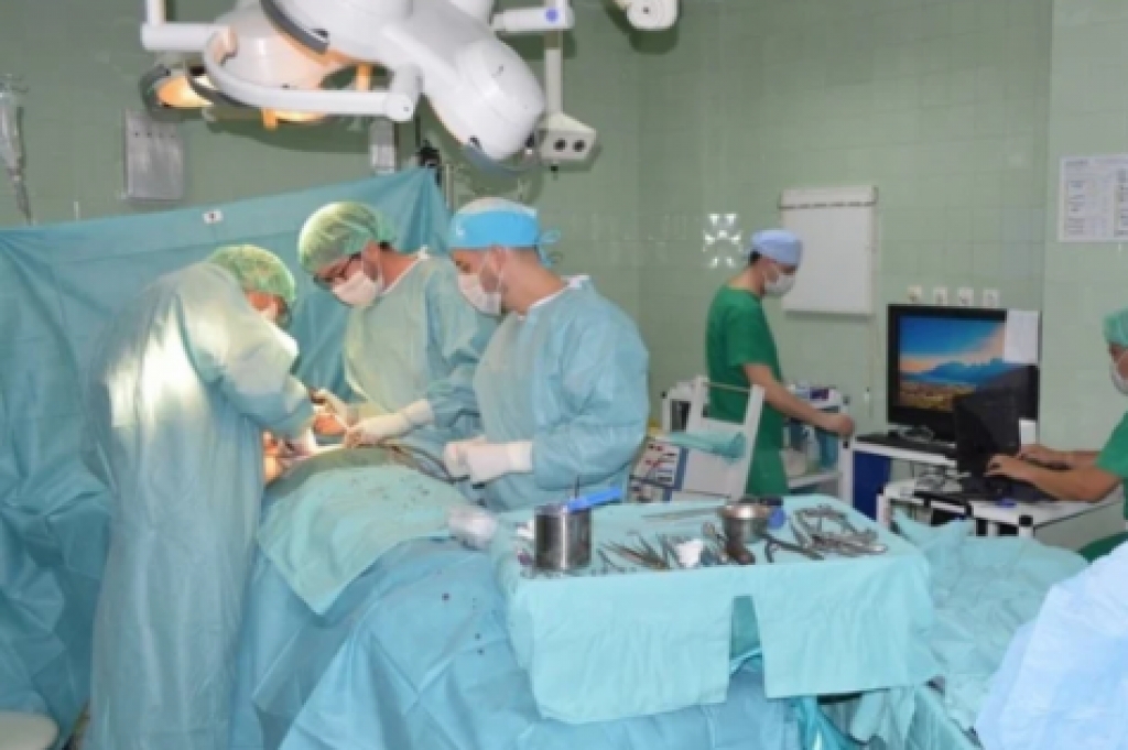 Prvi put u BiH obavljene tri operacije na otvorenom grudnom košu kod budnih pacijenata