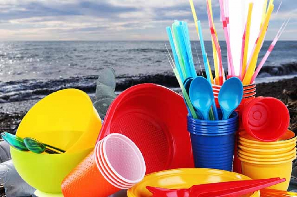 RH zabranjuje plastične tanjure, vilice, slamke, za BiH plastika nije problem