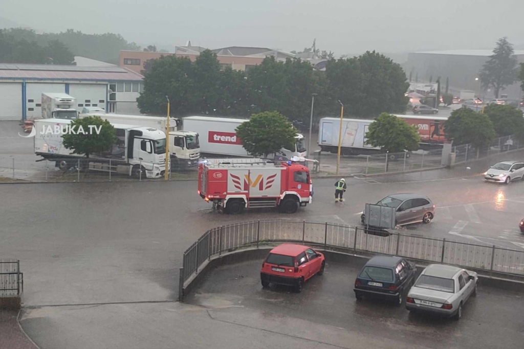 Više od 10 intervencija u ŽZH zbog nevremena: U Ljubuškom ozlijeđen vatrogasac
