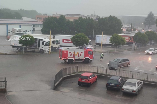 Više od 10 intervencija u ŽZH zbog nevremena: U Ljubuškom ozlijeđen vatrogasac