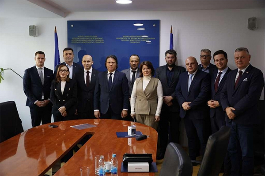 Dopremijer Kraljević potpisao ugovore sa županijama: 200 milijuna KM podr&scaron;ke Vlade FBiH