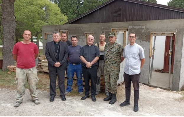 Mons. Tomo Vukšić posjetio vojarnu “Božan Šimović” u Čapljini