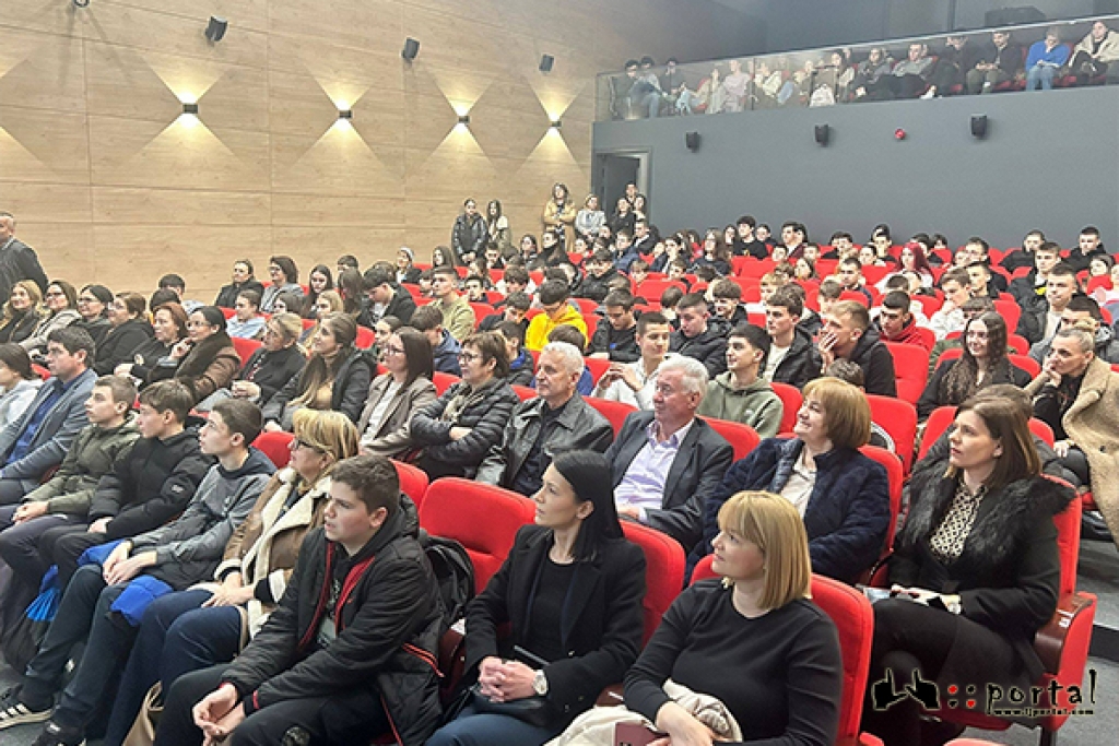 Ljubu&scaron;ki: Mario Jurič učenicima govorio o medijima, karijeri i izazovima digitalnog doba