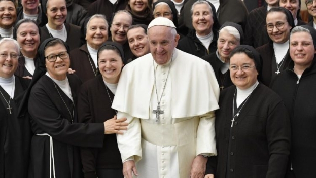 Prvi put u povijesti: Papa Franjo dao pravo glasa ženama na sastanku biskupa