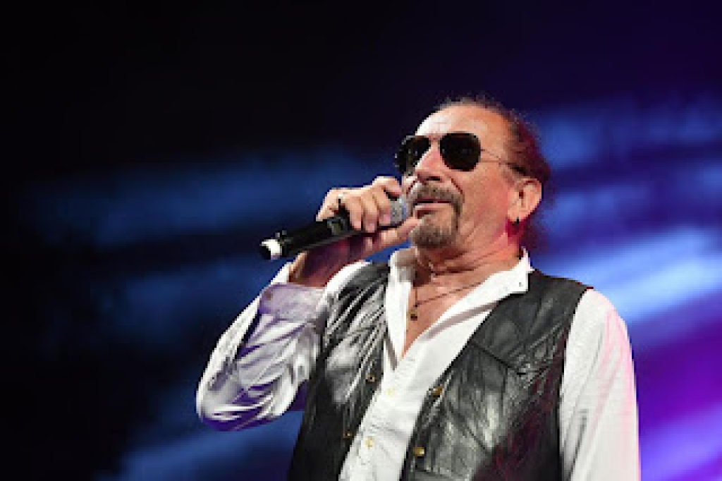 Otkrivanje murala i koncert Željka Bebeka u Veljacima