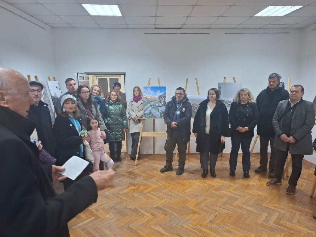 U Knjižnici Ljubu&scaron;ki otvorena izložba fotografija članova udruge HKB "Bilig" Ljubu&scaron;ki
