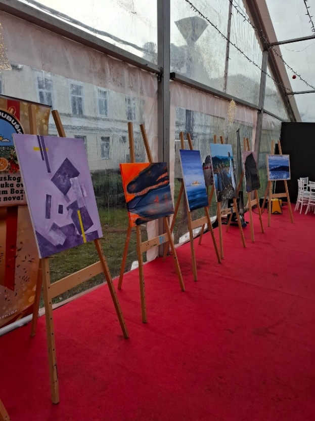 FOTO: Održana izložba slika nastalih na Likovnom simpoziju