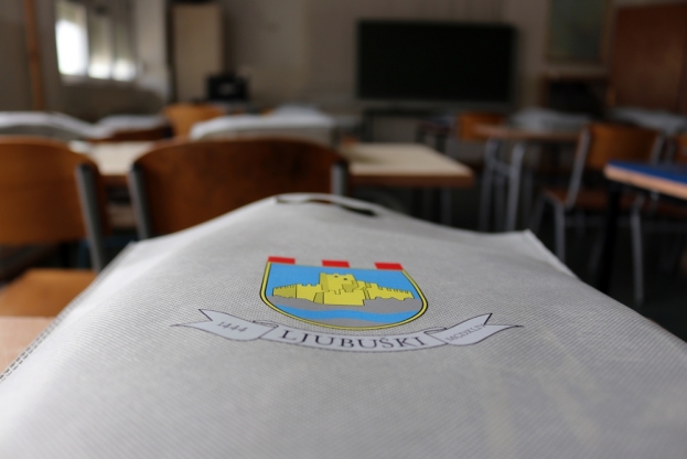 Isplaćene potpore za prvašiće, svim osnovnoškolcima bilježnice i školski pribor