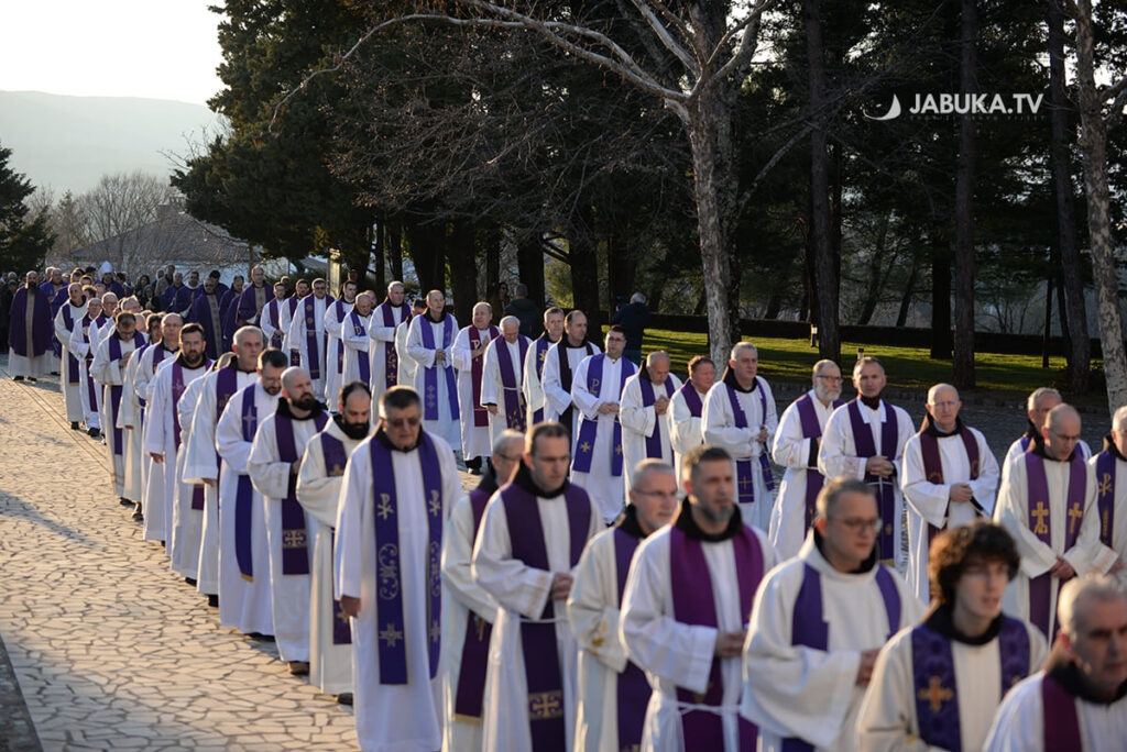 Veliki val premještaja svećenika u Hercegovini: Biskup Palić objavio nova imenovanja