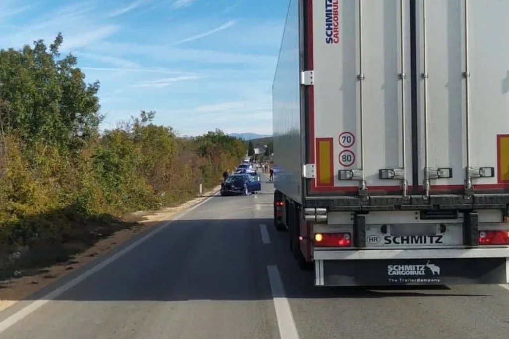 Jedna osoba smrtno stradala u teškoj prometnoj nesreći kod Ljubuškog