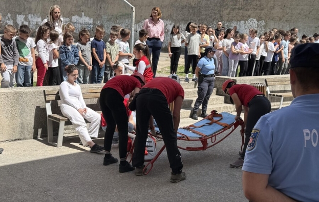 U Osnovnoj &scaron;koli Tina Ujevića u Vitini održane su edukacije učenika i zaposlenika iz područja za&scaron;tite i spa&scaron;avanja