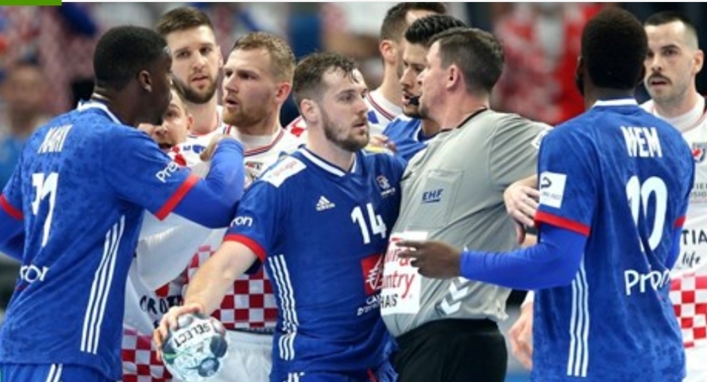 Poraz Hrvatske na otvaranju Eura, Mandića čeka kazna zbog plavog kartona