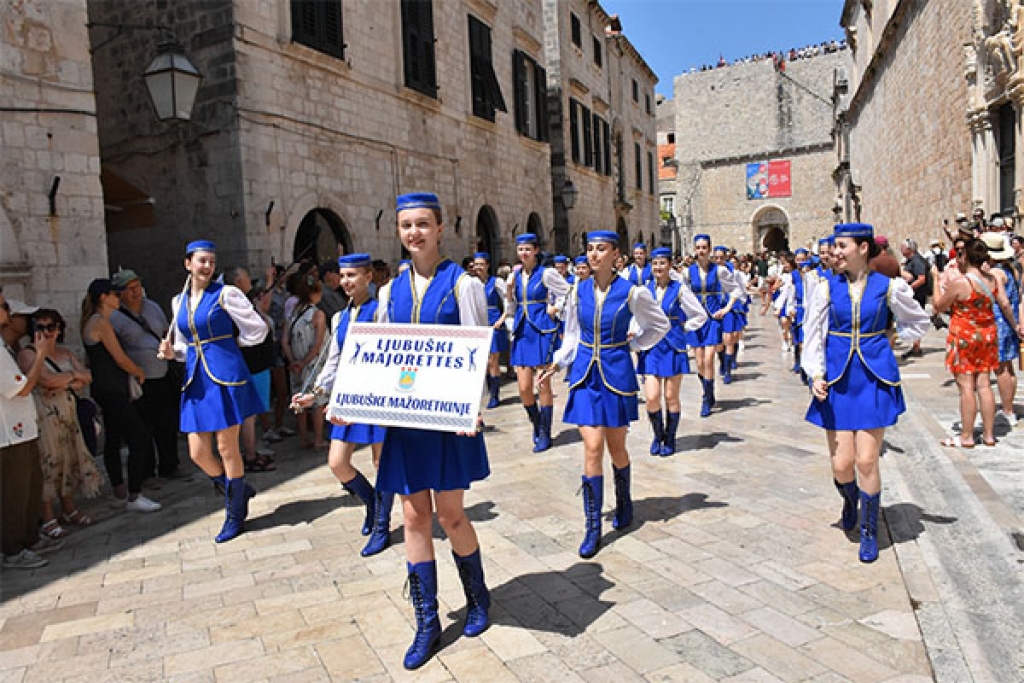 Stradun zaplesao u ritmu mažoretkinja – Plesni klub Paganini spojio tradiciju, mladost i prijateljstvo