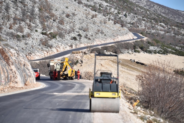 Kako teku radovi na cesti Vrgorac - Makarska kroz ljuti krš [foto]