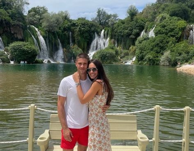 Andrej Kramarić objavio fotku s vodopada Kravica s prelijepom suprugom