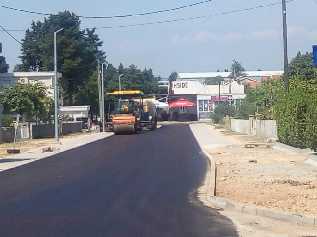 U tijeku asfaltiranje Ulice Nikole Šopa [foto]