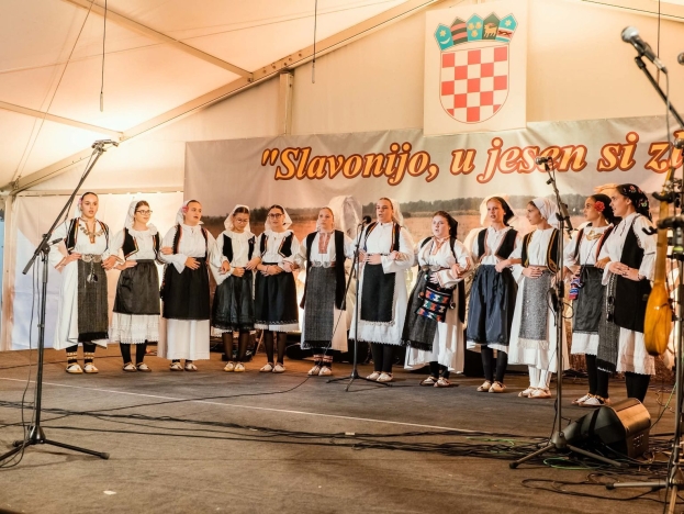 HKUD Sv. Ante Humac na smotri folklora u Slavoniji: Članica društva Rahela Matijašević najljepša djevojka smotre u narodnom ruhu