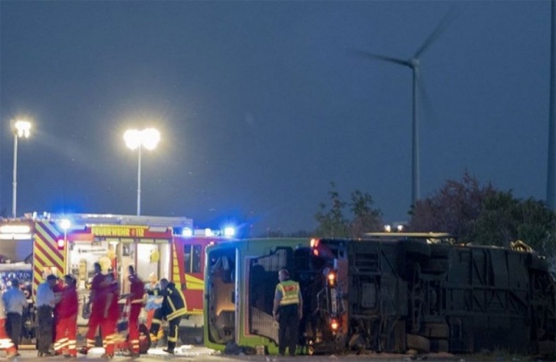 Težak sudar u Njemačkoj: Prevrnuo se FlixBus, jedna osoba poginula, desetine ozlijeđenih