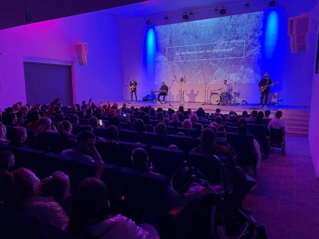 Grupa Emanuel koncertom “Večer slavljenja” oduševila publiku na Humcu