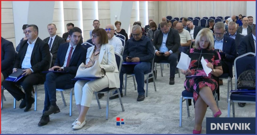 Gradonačelnik Markotić na konferenciji u Neumu o jačanju uloge gradskih i općinskih vijeća