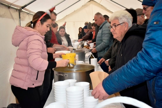 Badnji dan u Ljubuškom uz bakalar i glazbu uživo [foto]