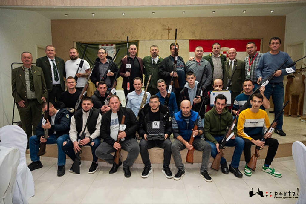 23. Lovačka večer u Ljubuškom okupila veliki broj lovaca i gostiju [FOTO]