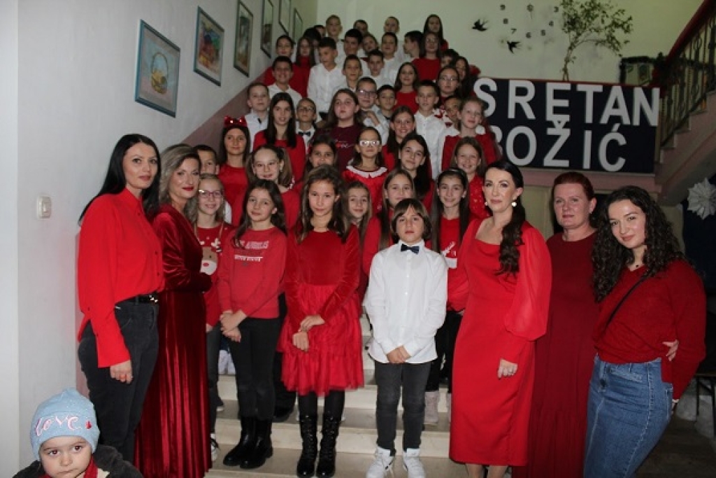 OŠ Marka Marulića Ljubuški ispričala najljepšu blagdansku priču “Božić – to smo mi” [FOTO ]