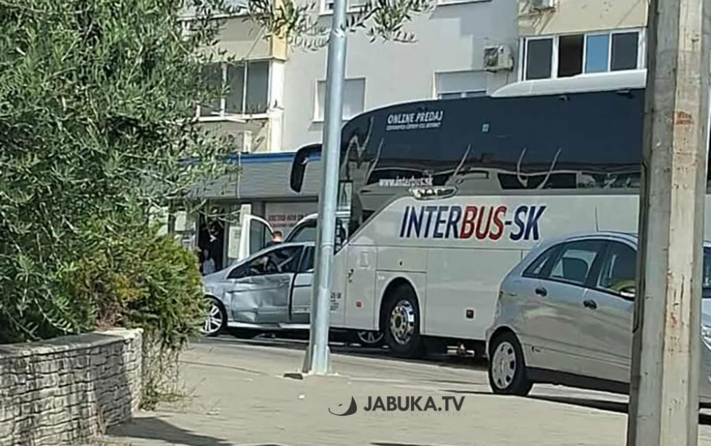 Ljubuški: Sudar autobusa i automobila kod Hotela Bigeste, promet zatvoren