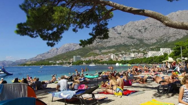 Nezapamćene gužve u Makarskoj: Evo kakve su cijene hrane, pića, zabave...