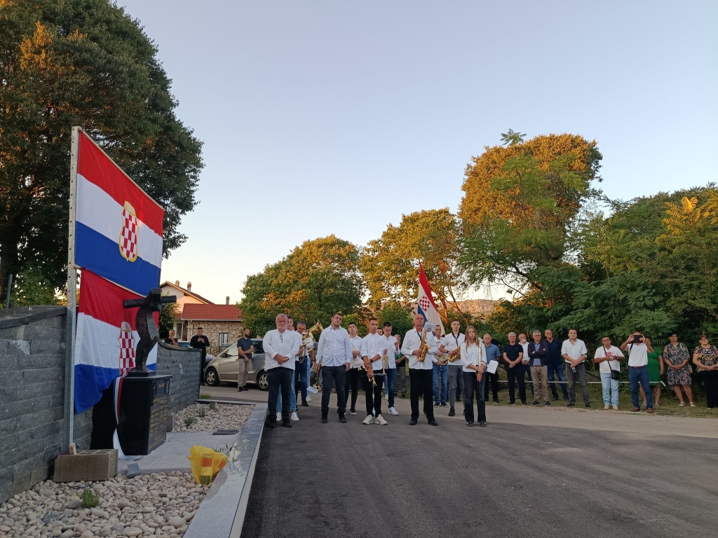 Ljubuški: Svečano otvoren spomenik Isus s križem