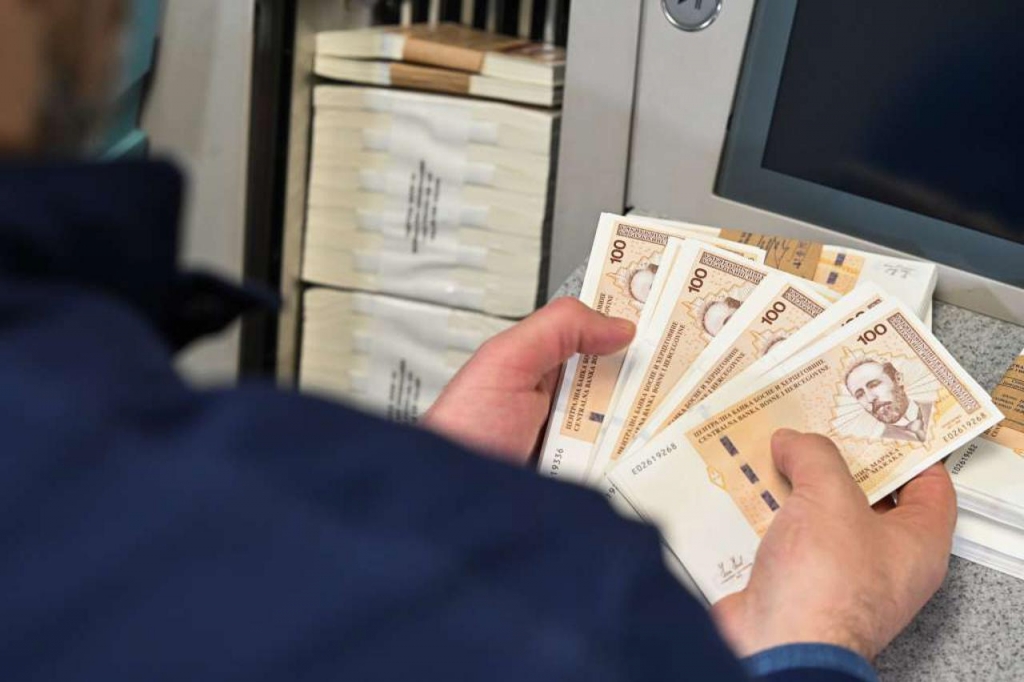 Prosječna plaća u Federaciji BiH iznosi 1.579 KM, evo koliko je porasla u odnosu na lani