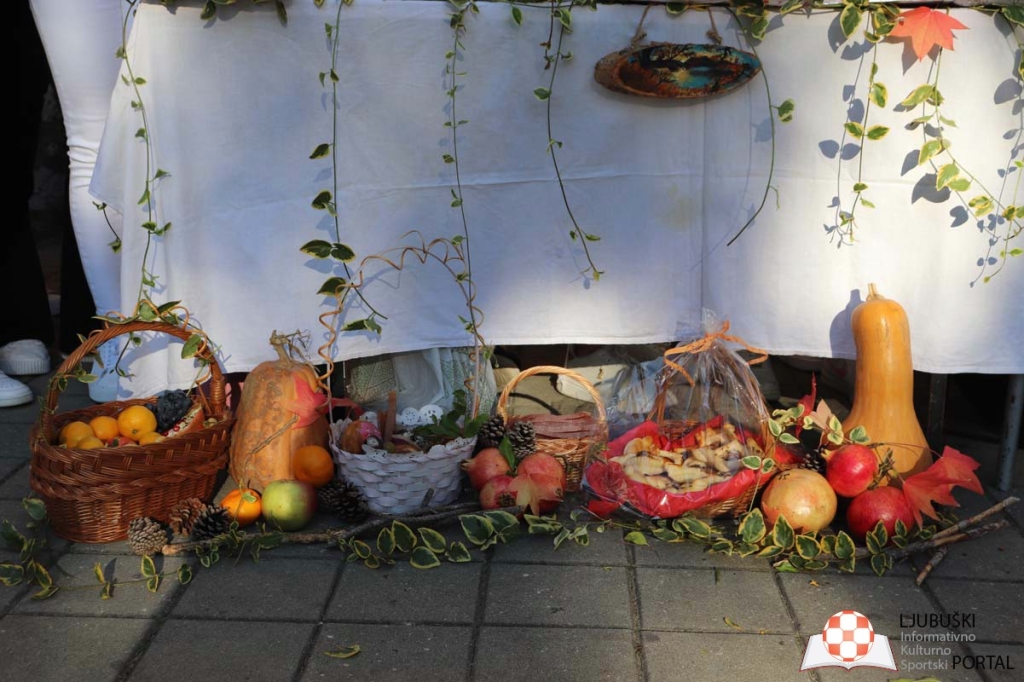 Dani kruha i zahvalnosti za plodove zemlje u Osnovnoj školi Marka Marulića Ljubuški [foto]