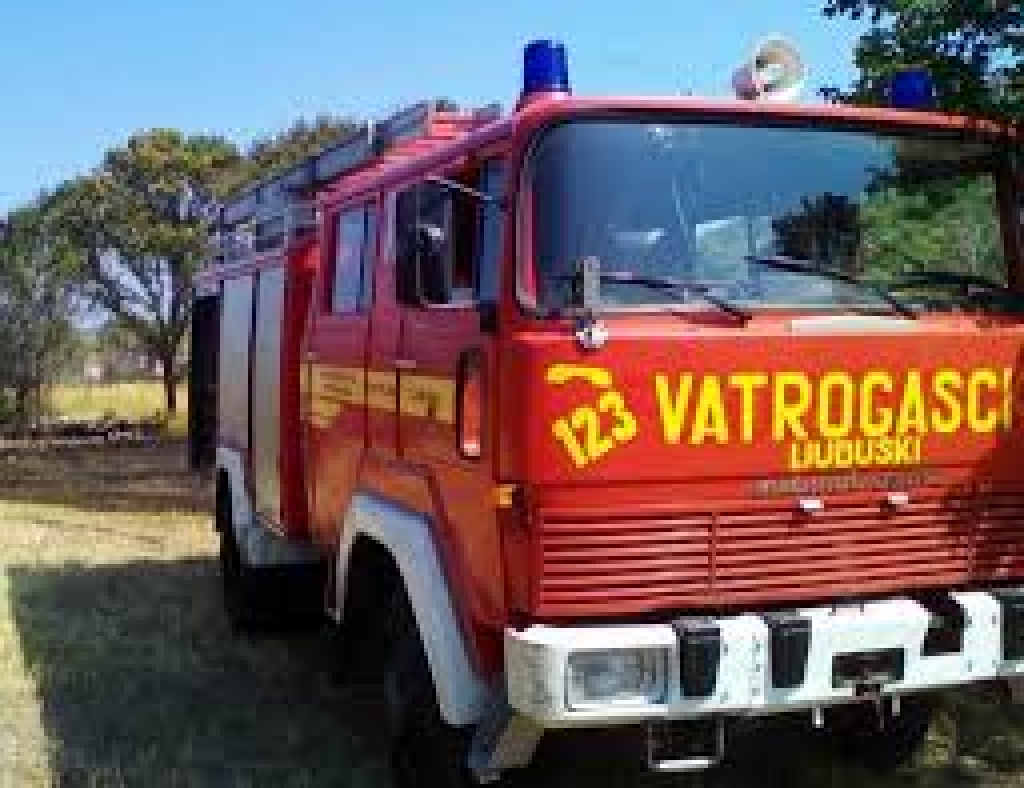 Ljubuški vatrogasci sinoć izvukli ozlijeđenu osobu iz zaključanog stana