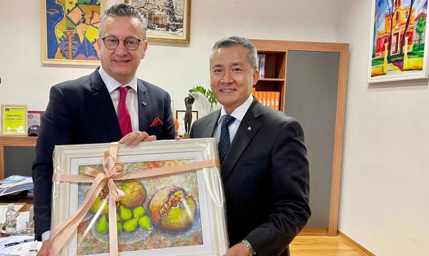 Nj. E. Ji Ping, veleposlanik NR Kine, sastao se s rektorom Tomićem