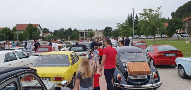Tradicionalni susret oldtimera: U Ljubuškom najstarije registrirano vozilo Srećka Borasa