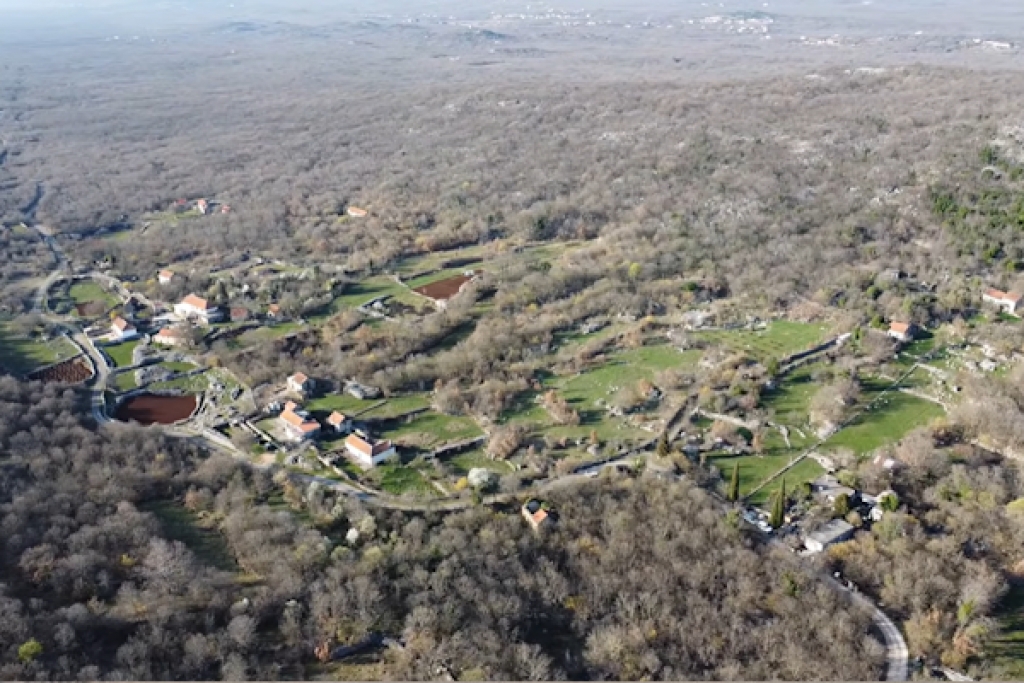 Selo između Ljubu&scaron;kog i &Scaron;irokog Brijega koje je utihnulo: nekad puno djece, danas tek sedam stanovnika