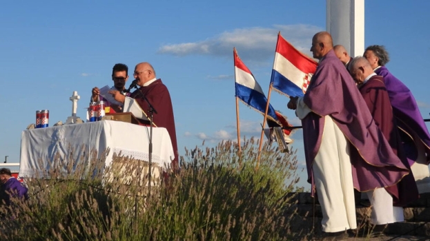 Hercegovački svećenik s oltara prozvao lažne branitelje: “Neka se srame svoga roda”