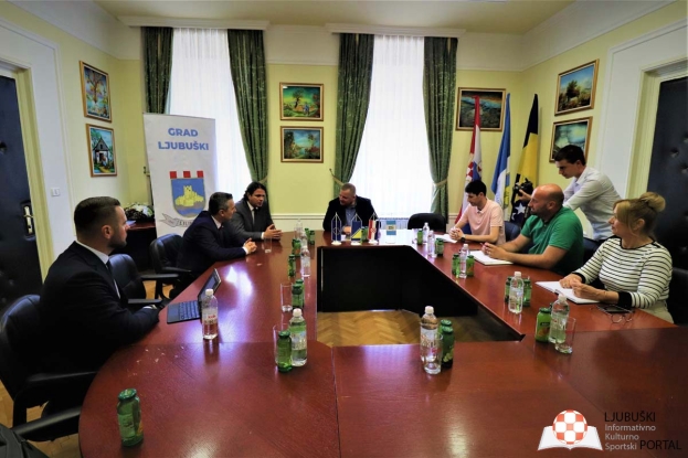|FOTO| Grad Ljubuški posjetio ministar raseljenih osoba i izbjeglica FBiH