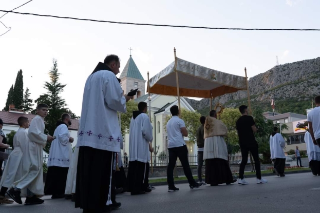 Ljubuški: Na svetkovinu Tijelova procesija od crkve sv. Ante do crkve sv. Kate