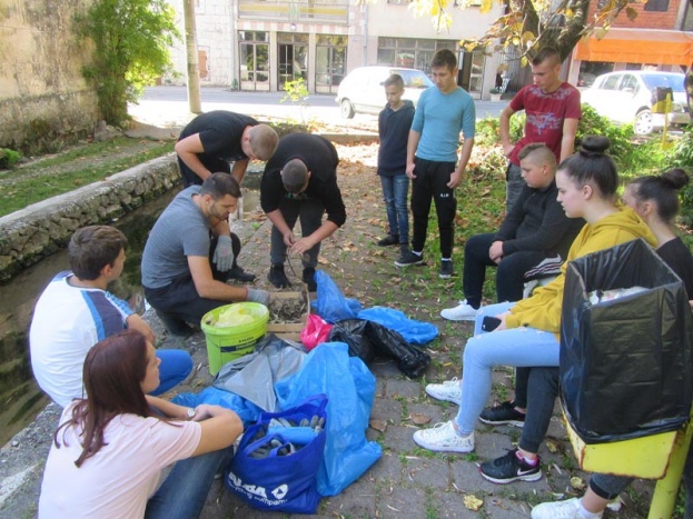 Učenici OŠ Tina Ujevića Vitina sudjelovali u akciji čišćenja smeća