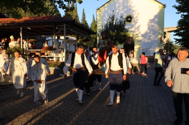 Foto: Uočnica Presvetog Srca Isusova u Studencima okupila brojne vjernike